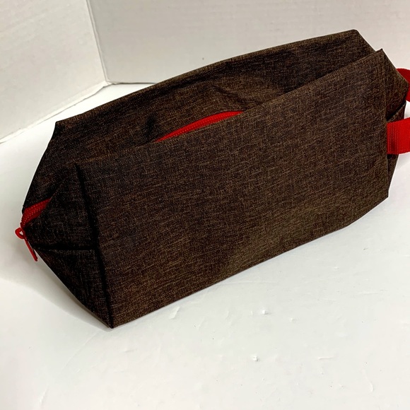 Every Man Jack | Brown Canvas Zipper Travel Bag With Handle | Toiletry Hike Bag - Picture 4 of 7